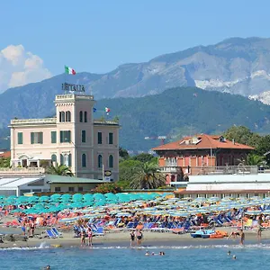 Italia 3*, Marina di Massa Olaszország